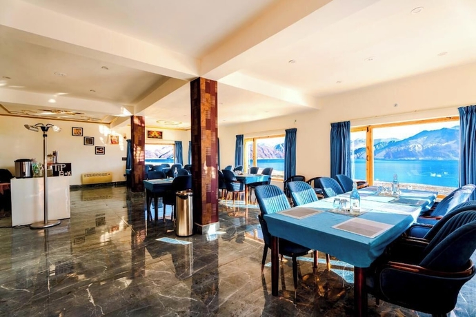 Imagen del bar/restaurante del Hotel Grand Retreat. Foto 8