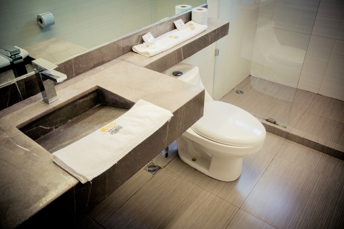 Imagen de la habitación del Hotel Grand Reyes. Foto 3