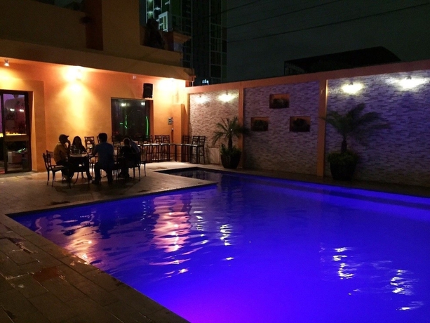 Imagen de la piscina del Hotel Grand Reyes. Foto 8