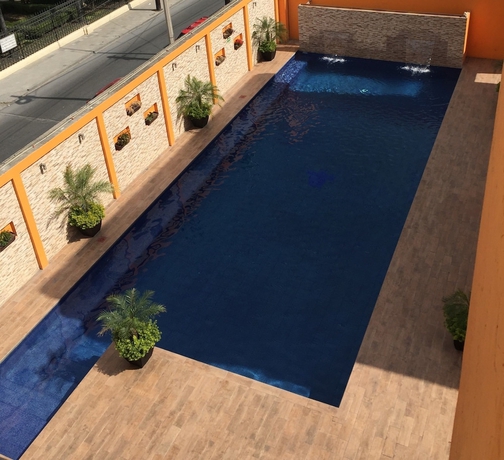 Imagen de la piscina del Hotel Grand Reyes. Foto 9