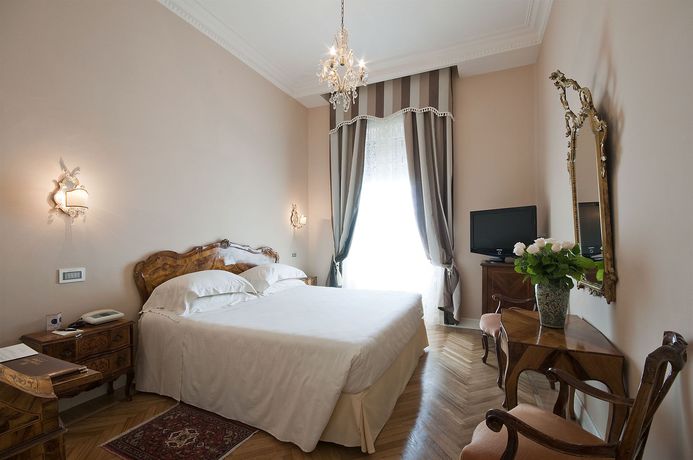 Imagen de la habitación del Hotel Grand Rimini. Foto 6