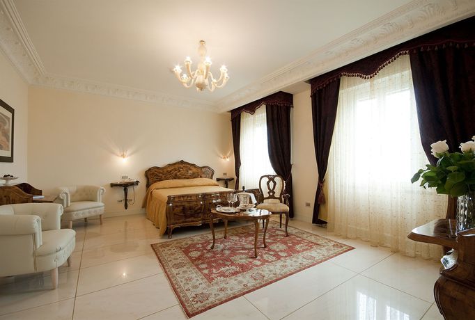 Imagen de la habitación del Hotel Grand Rimini. Foto 7