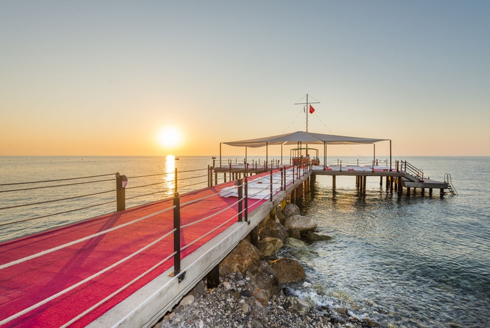 Imagen de los exteriores del Hotel Grand Ring. Foto 8