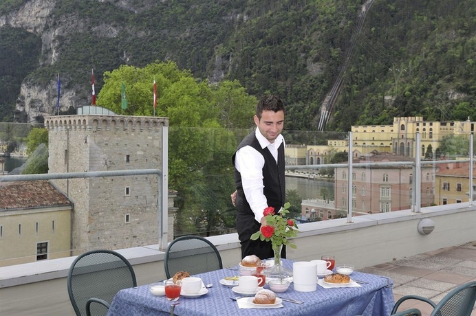 Imagen de los exteriores del Hotel Grand Riva. Foto 6