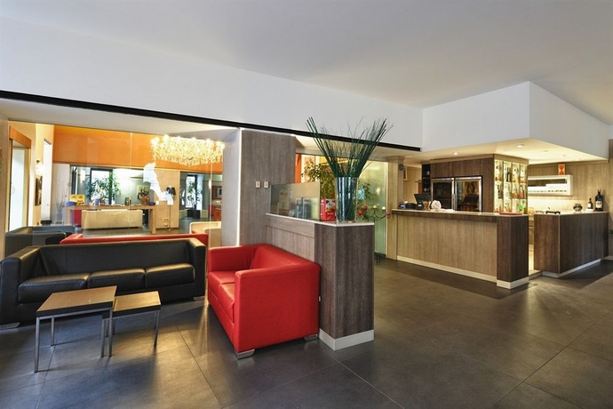 Imagen de los interiores del Hotel Grand Riva. Foto 8