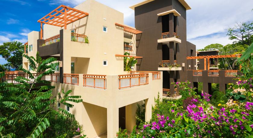 Imagen de los exteriores del Hotel Grand Roatan Caribbean Resort. Foto 5