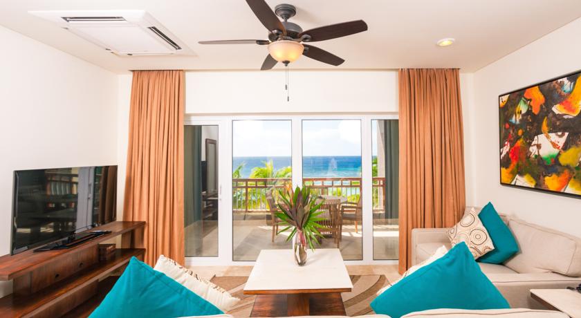 Imagen de los interiores del Hotel Grand Roatan Caribbean Resort. Foto 9