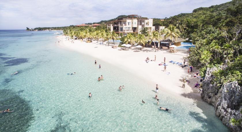 Imagen de los exteriores del Hotel Grand Roatan Caribbean Resort. Foto 7