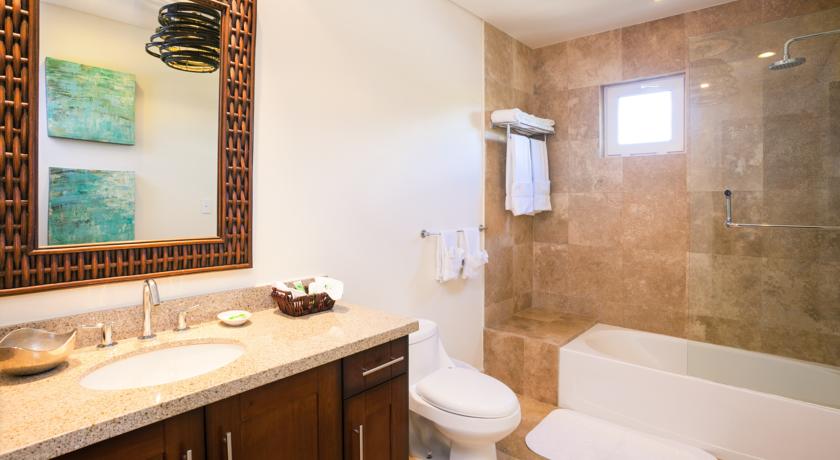 Imagen de los interiores del Hotel Grand Roatan Caribbean Resort. Foto 11