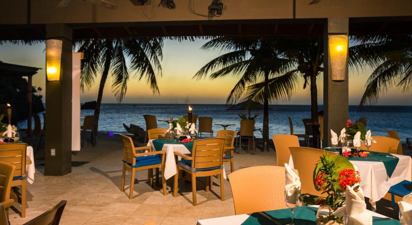 Imagen del bar/restaurante del Hotel Grand Roatan Caribbean Resort. Foto 2