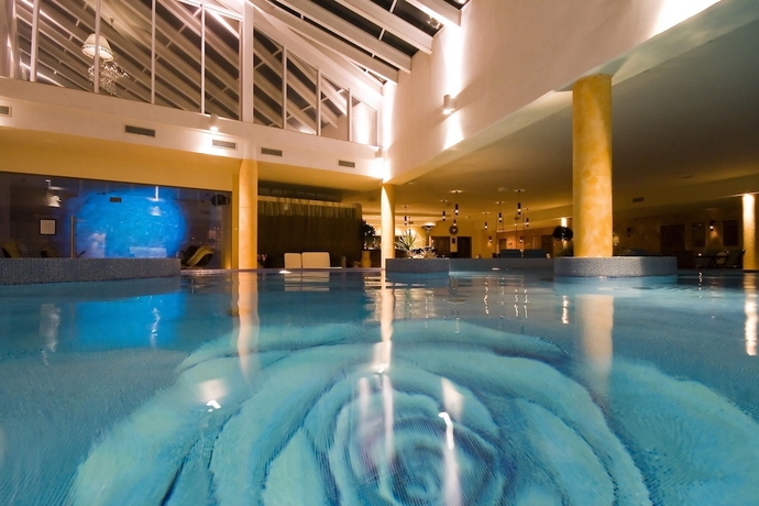 Imagen de la piscina del Hotel Grand Rose Spa. Foto 17