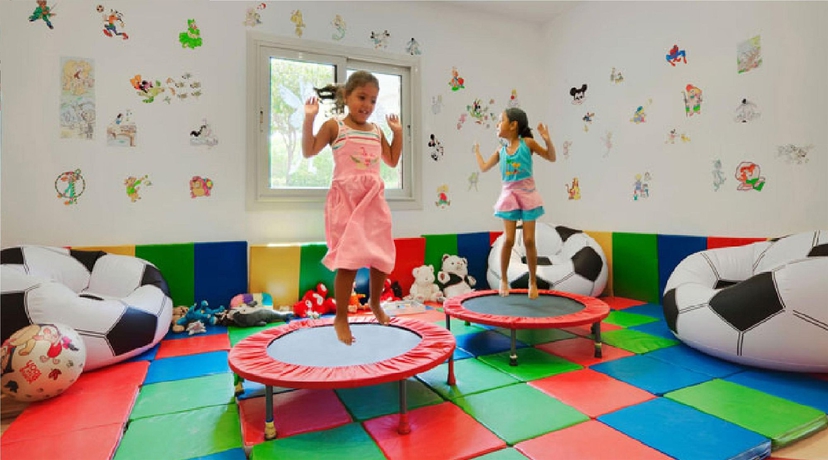 Imagen de los interiores del Hotel Grand Rotana Resort and Spa. Foto 14