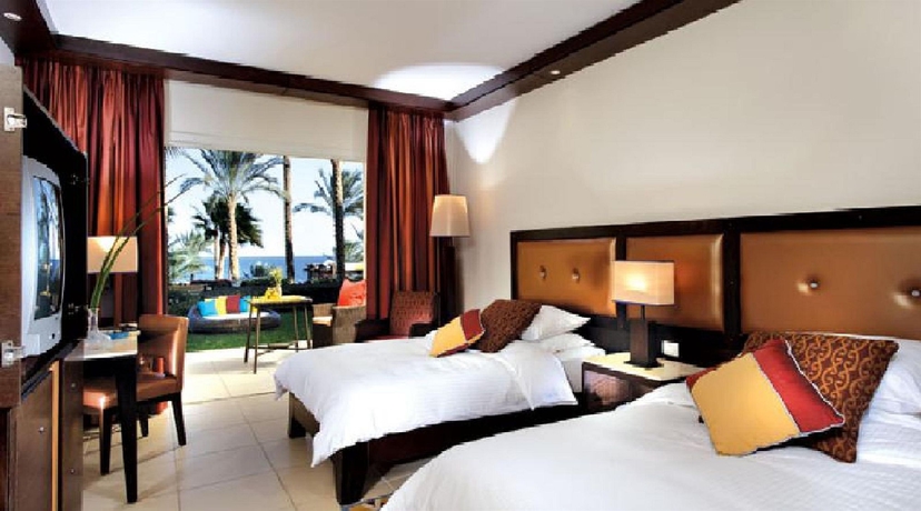 Imagen de la habitación del Hotel Grand Rotana Resort and Spa. Foto 11