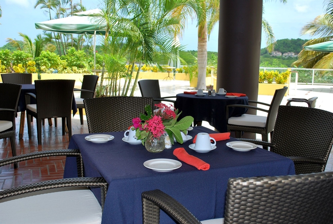 Imagen del bar/restaurante del Hotel Grand Royal Antiguan. Foto 1