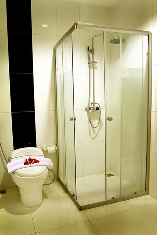 Imagen de la habitación del Hotel Grand Royal Bil Lombok. Foto 11