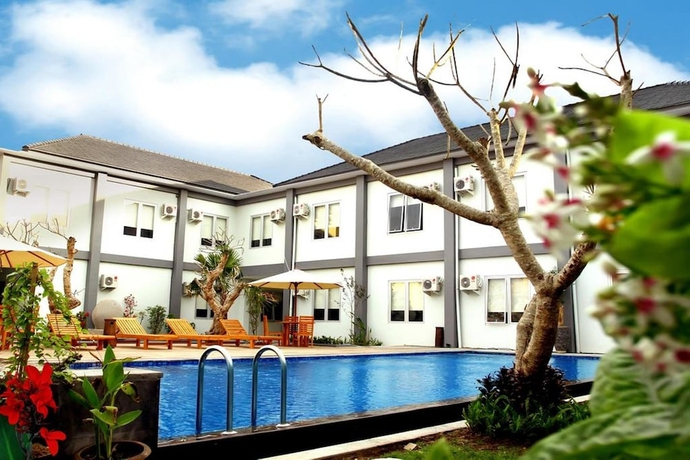 Imagen de la piscina del Hotel Grand Royal Bil Lombok. Foto 16