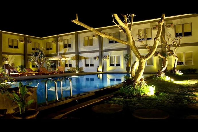 Imagen de la piscina del Hotel Grand Royal Bil Lombok. Foto 17