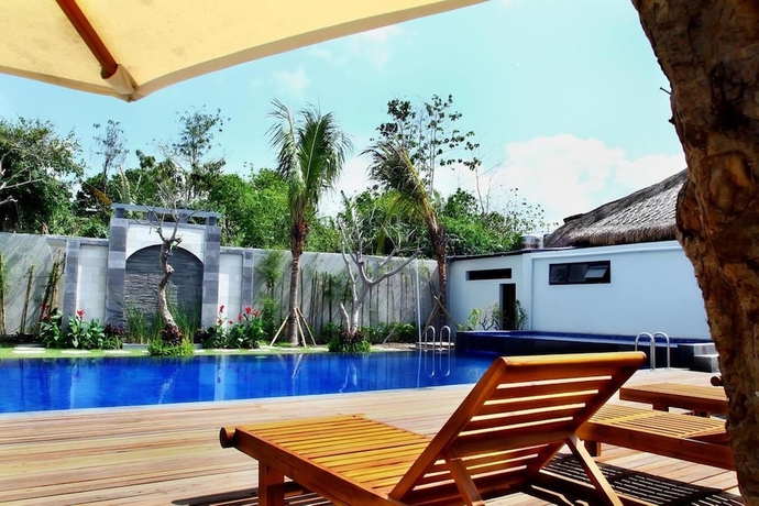 Imagen de la piscina del Hotel Grand Royal Bil Lombok. Foto 18