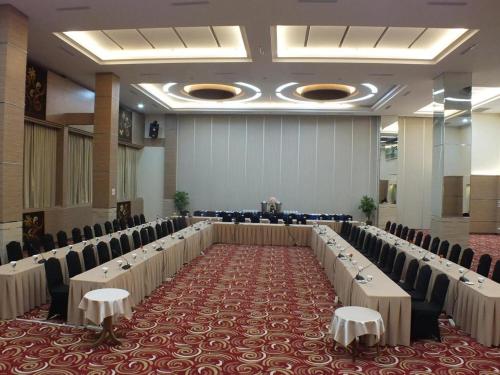 Imagen general del Hotel Grand Royal Denai. Foto 10