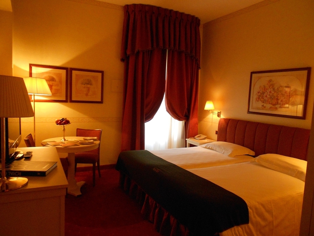 Imagen de la habitación del Hotel Grand Royal E Golf. Foto 5