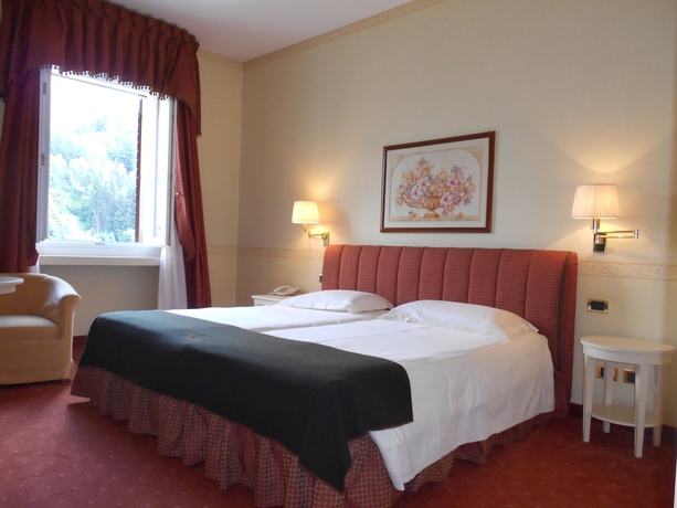 Imagen de la habitación del Hotel Grand Royal E Golf. Foto 9