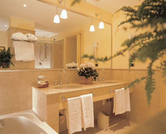 Imagen de la habitación del Hotel Grand Royal E Golf. Foto 13