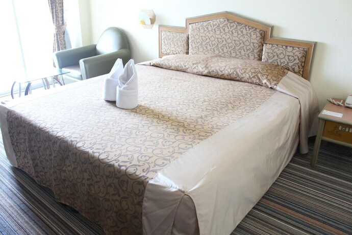 Imagen de la habitación del Hotel Grand Royal Plaza Hotel. Foto 2