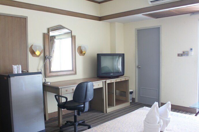 Imagen de la habitación del Hotel Grand Royal Plaza Hotel. Foto 4