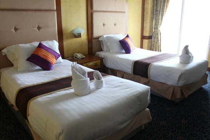 Imagen de la habitación del Hotel Grand Royal Plaza Hotel. Foto 7