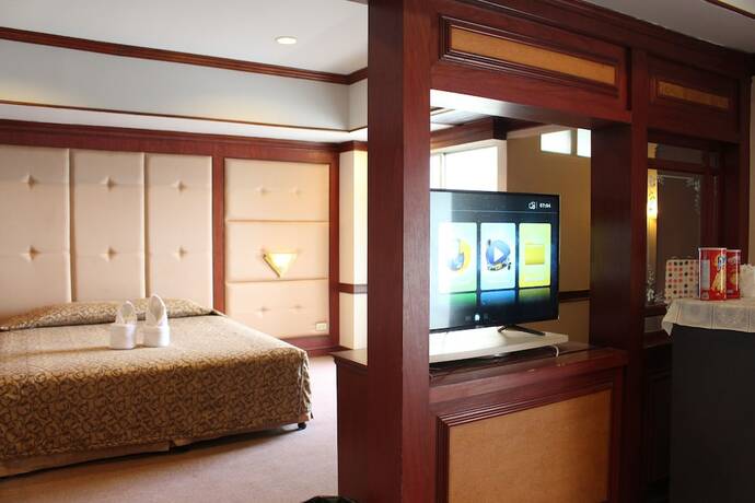 Imagen de la habitación del Hotel Grand Royal Plaza Hotel. Foto 9