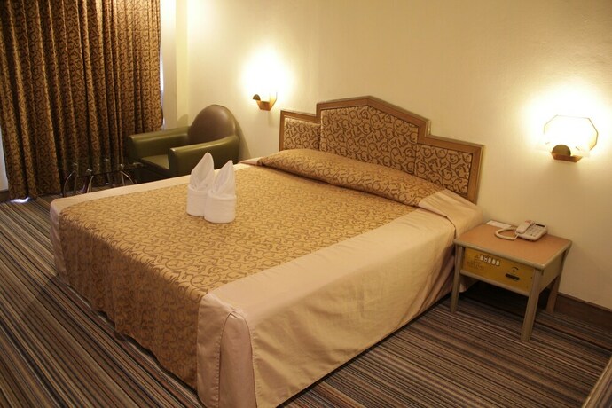 Imagen de la habitación del Hotel Grand Royal Plaza Hotel. Foto 12