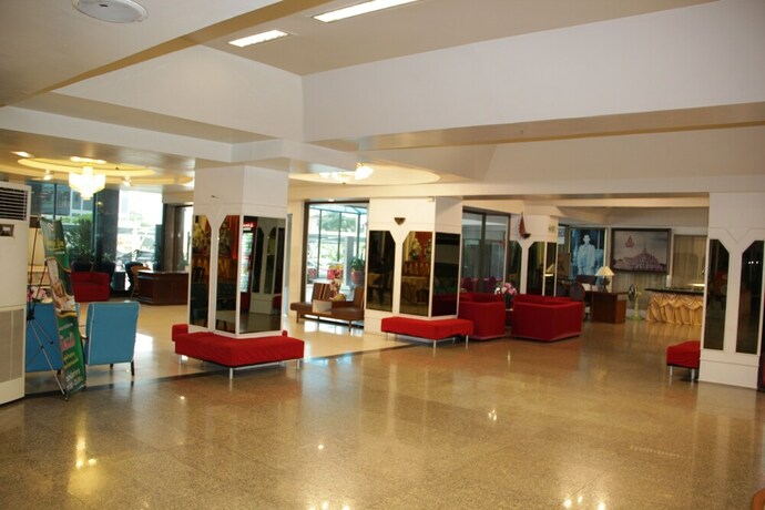 Imagen de los interiores del Hotel Grand Royal Plaza Hotel. Foto 16