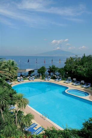 Imagen de la piscina del Hotel Grand Royal, Sorrento. Foto 15
