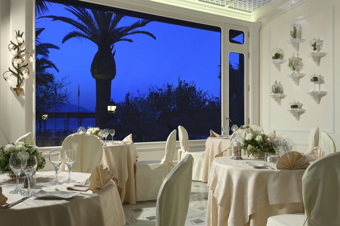 Imagen del bar/restaurante del Hotel Grand Royal, Sorrento. Foto 1
