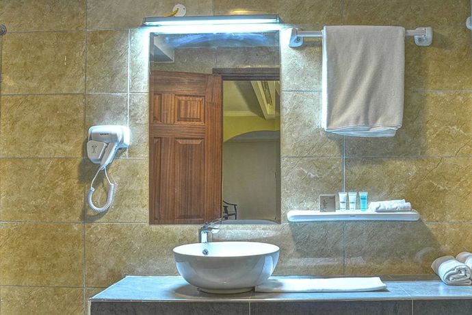 Imagen de la habitación del Hotel Grand Royal Swiss. Foto 5