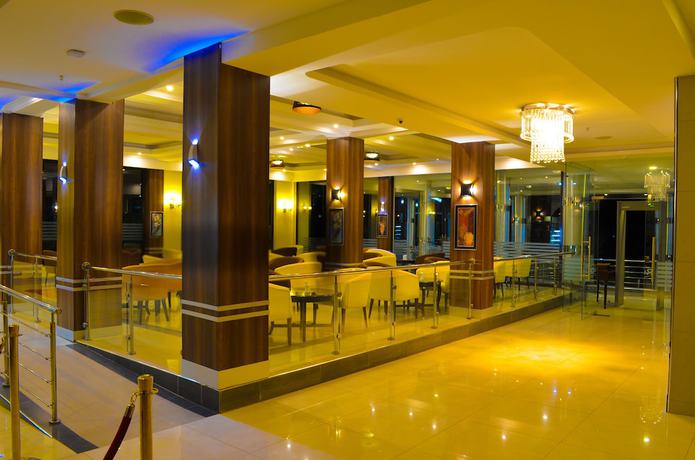 Imagen del bar/restaurante del Hotel Grand Royal Swiss. Foto 2