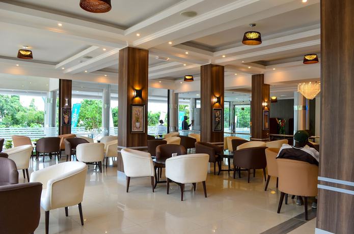 Imagen del bar/restaurante del Hotel Grand Royal Swiss. Foto 3