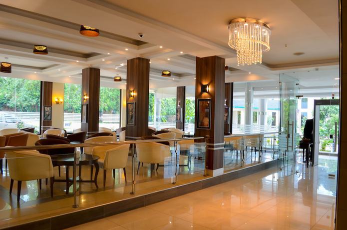 Imagen de los interiores del Hotel Grand Royal Swiss. Foto 20