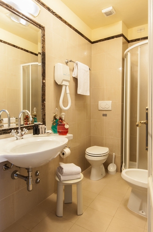 Imagen de la habitación del Hotel Grand Royal, Viareggio. Foto 4