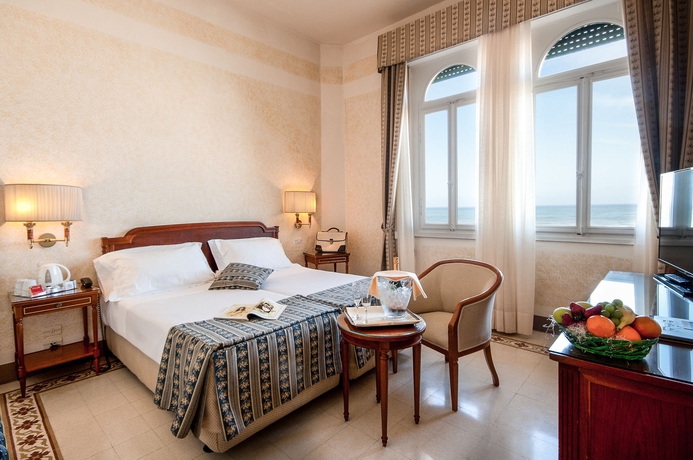Imagen de la habitación del Hotel Grand Royal, Viareggio. Foto 10