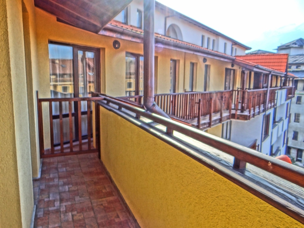 Imagen de los exteriores del Hotel Grand Royale Apartment Complex and Spa. Foto 7