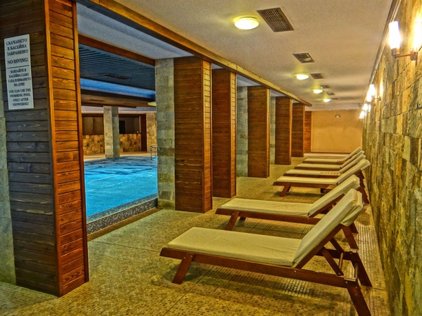 Imagen de la piscina del Hotel Grand Royale Apartment Complex and Spa. Foto 11