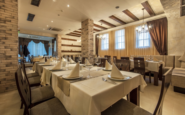 Imagen del bar/restaurante del Hotel Grand Royale Apartment Complex and Spa. Foto 5