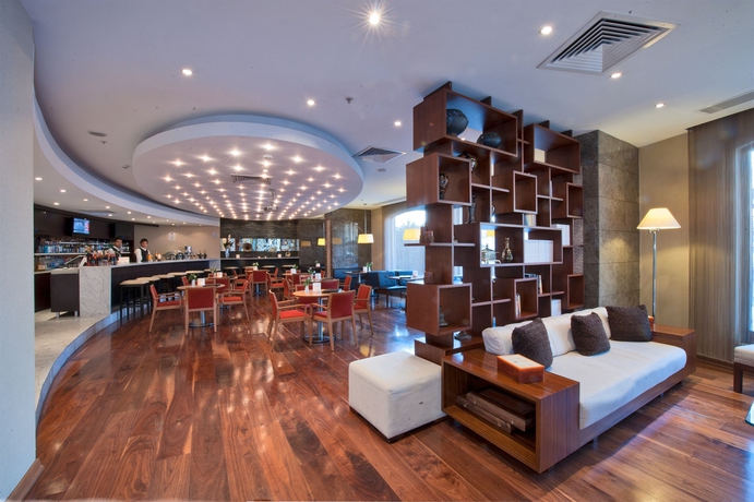 Imagen de los interiores del Hotel Grand S. Foto 11