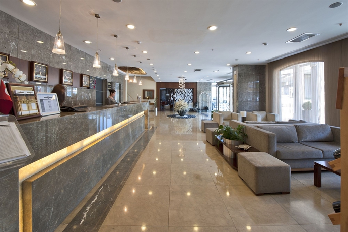 Imagen de los interiores del Hotel Grand S. Foto 12