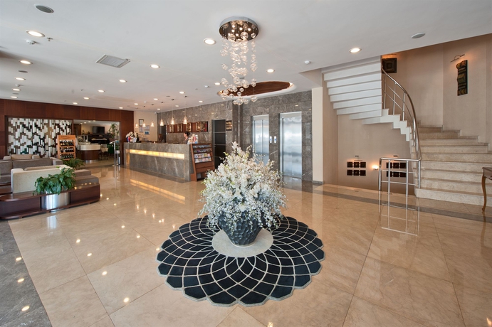 Imagen de los interiores del Hotel Grand S. Foto 13