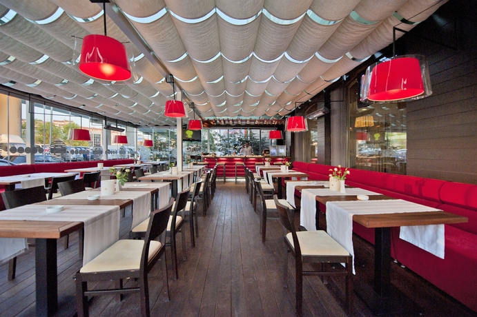 Imagen del bar/restaurante del Hotel Grand S. Foto 6