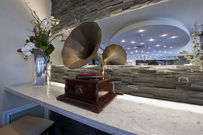 Imagen de los interiores del Hotel Grand S. Foto 15