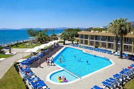 Imagen de la piscina del Hotel Grand Sahins Gumuldur Resort. Foto 8