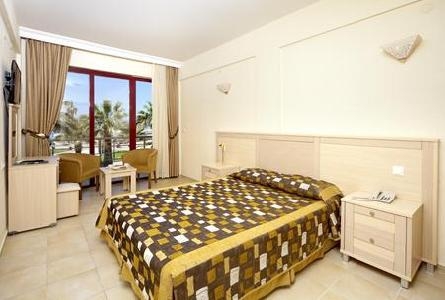 Imagen de la habitación del Hotel Grand Sahins Gumuldur Resort. Foto 6